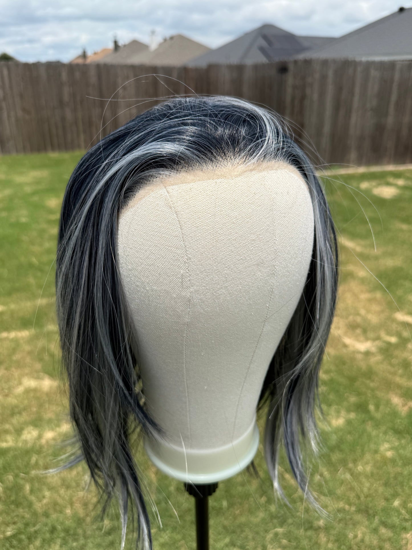 Raven Silver Storm
13x4| Free Part Lace Front |125% Density| 18 inches| Petite