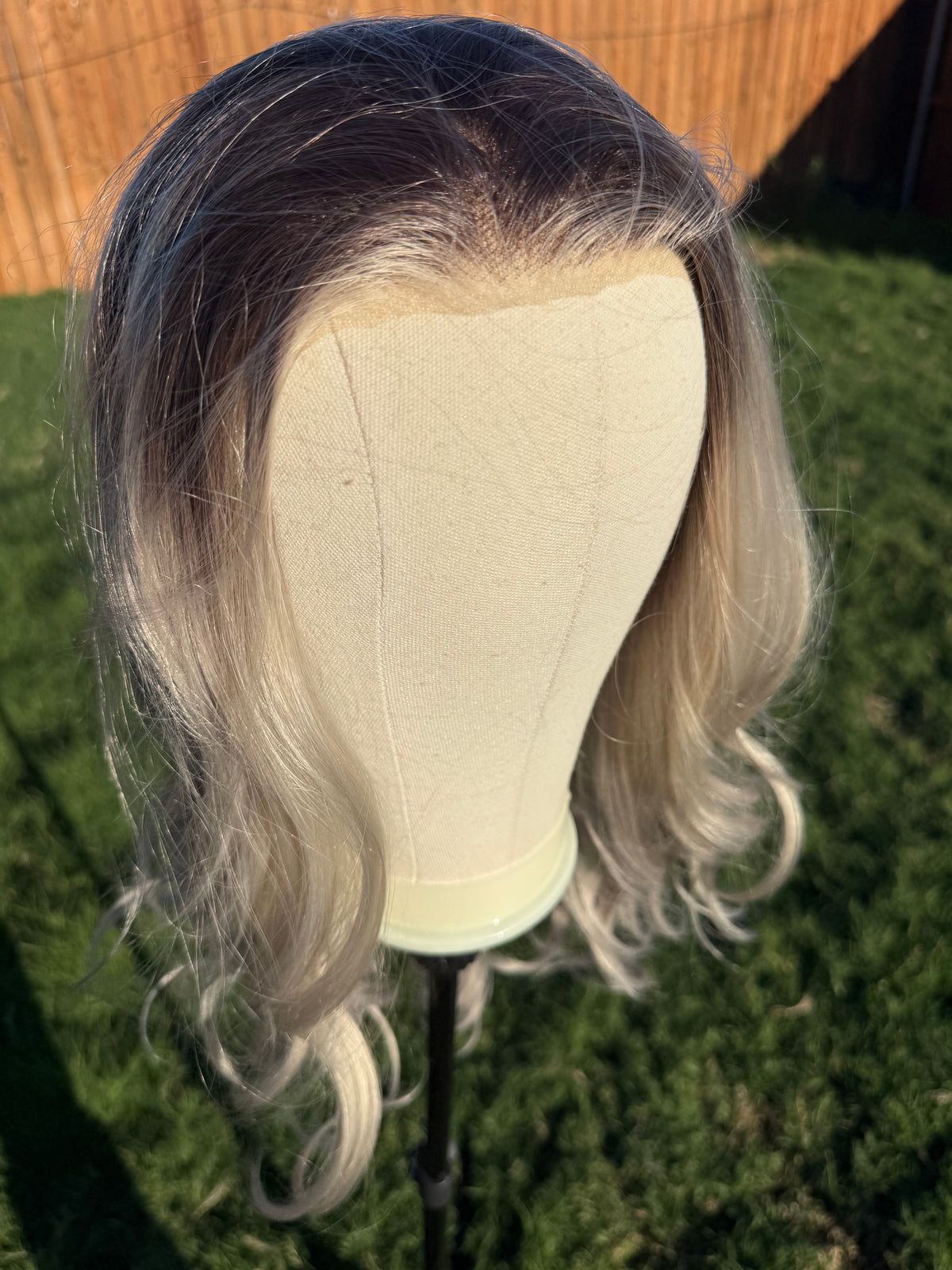 Farrah Silver Spur | 13×4 Free Part | Lace Front | 27 Inches | 130% Density | Synthetic
Futura Fiber | Standard