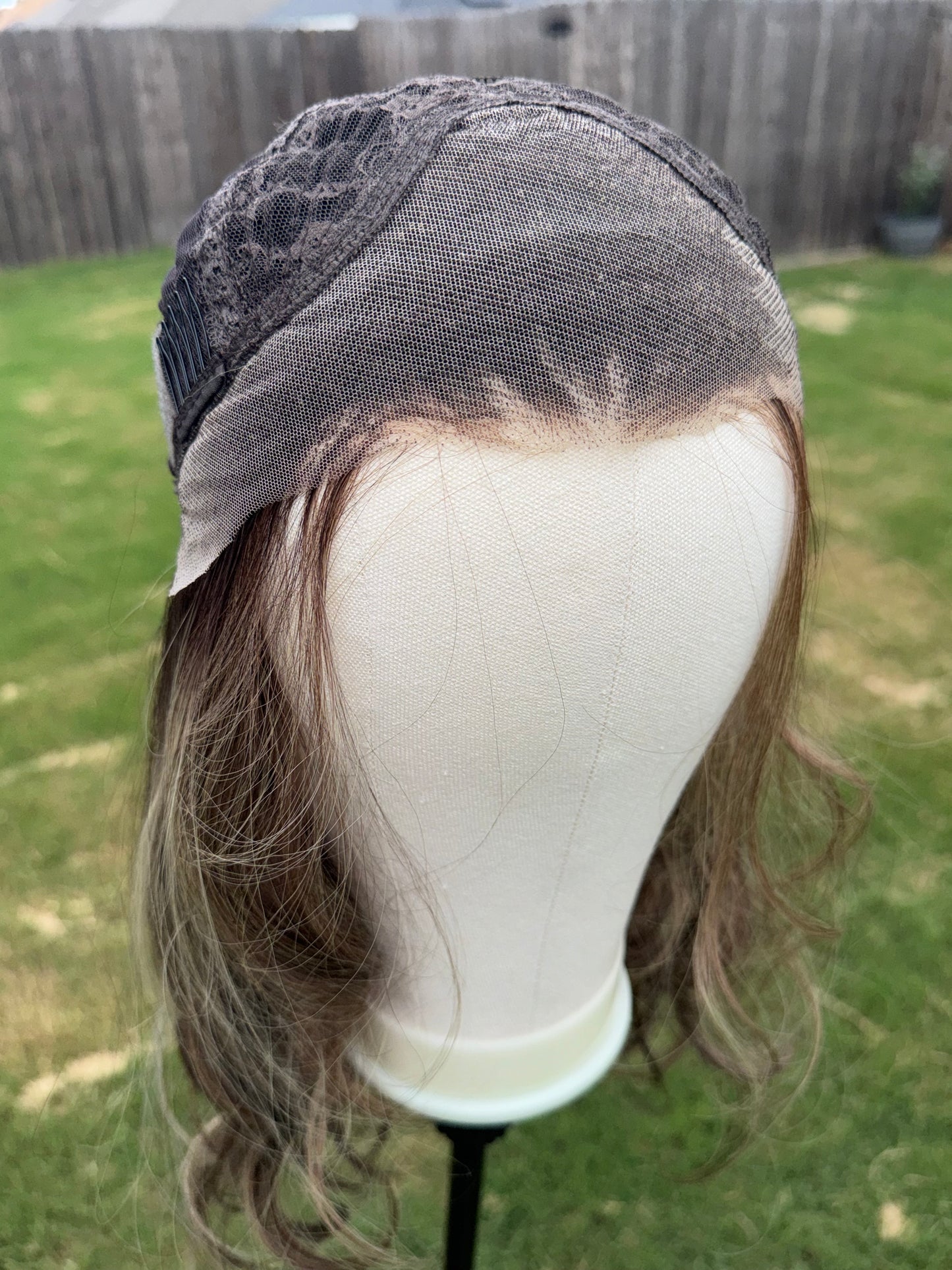 Lorelai Soft Mocha| 
13x4 lace front | Free Part |140% density | 24 inches | Standard