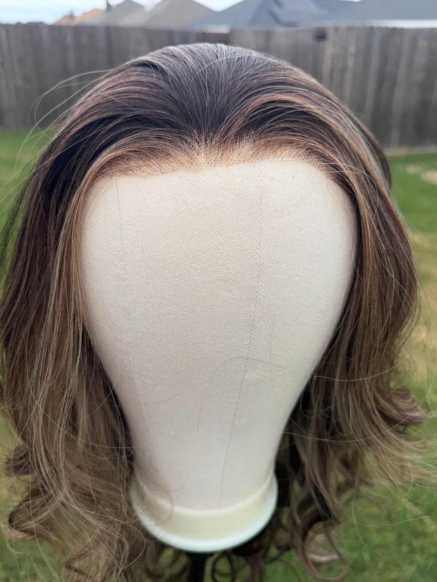 Lorelai Soft Mocha| 
13x4 lace front | Free Part |140% density | 24 inches | Standard