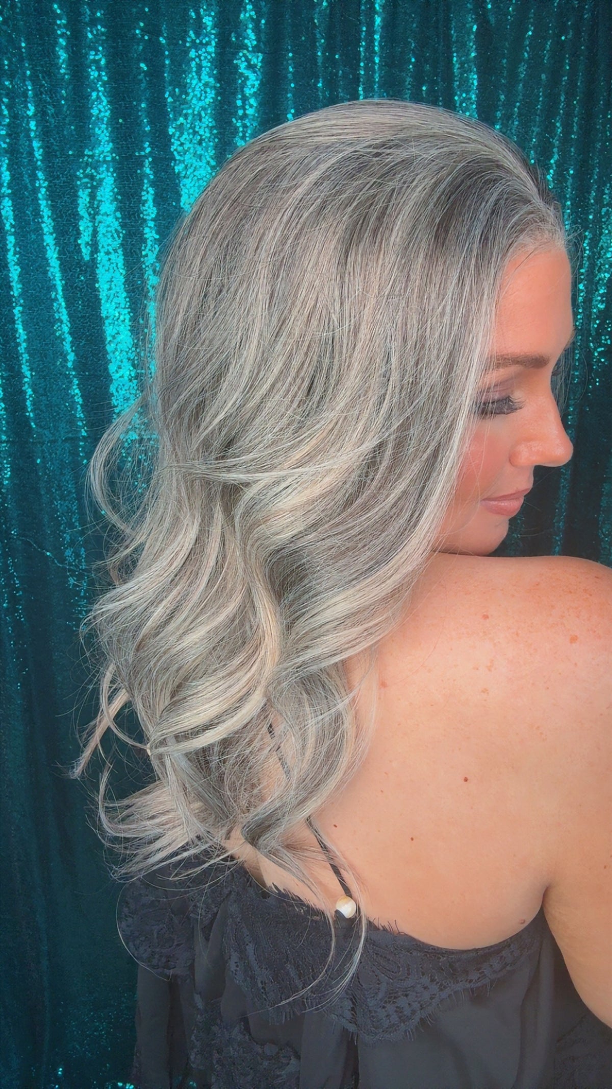 Isla Ivory Smoke |Lace: 13×4 Lace Front | Parting: Free Part | 22 inches
Density: 130% | Standard