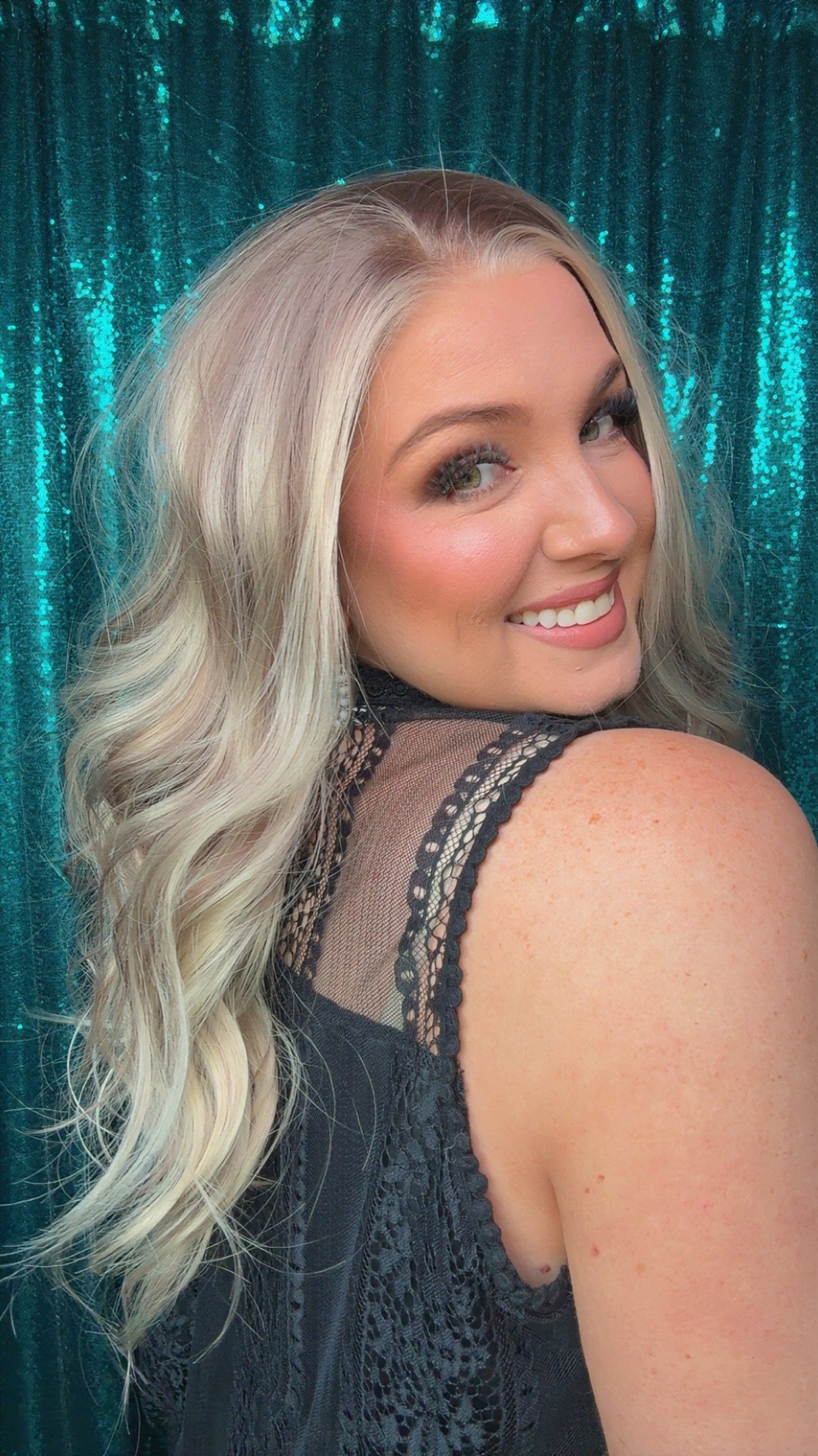 Jules Blonde Babe

24” | 13x4 Lace Front | Free Part | Medium Cap