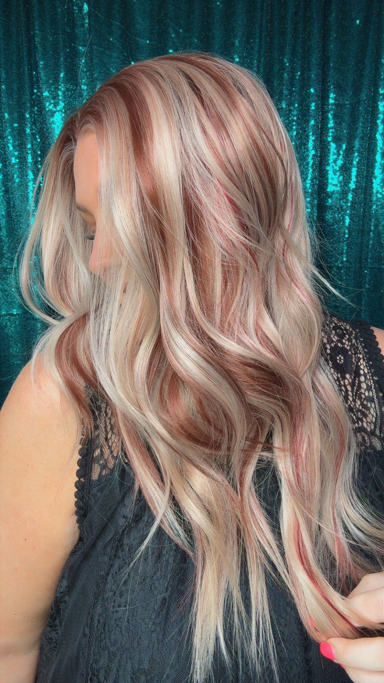Oaklynn Wildfire Blonde

26” | 13x4 Lace Front | Free Part | Medium Cap